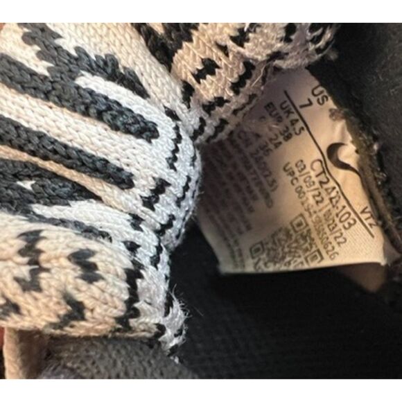 Nike React Infinity Flyknit running shoes for women. Size 7. - Picture 9 of 9